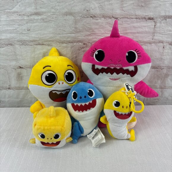 Pinkfong Baby Shark Mommy Daddy Plush Lot - Picture 1 of 7